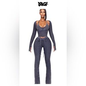ZIA KNIT LEGGINGS
Dark blue leggings